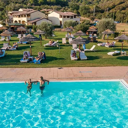 Le Corti Di Montepitti Aparthotel 3*