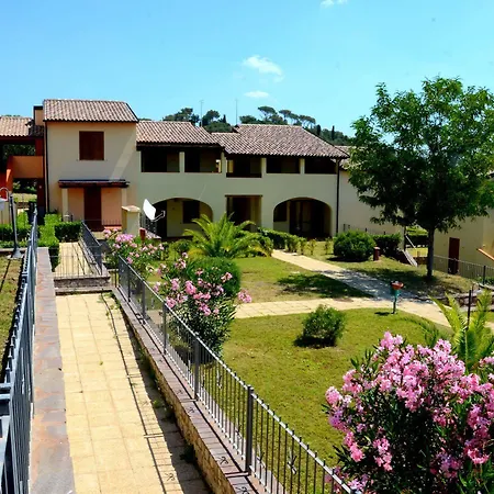 Aparthotel Le Corti Di Montepitti 3*