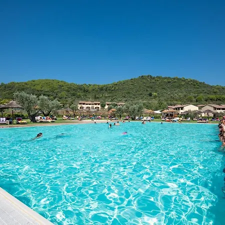 Aparthotel Le Corti Di Montepitti 3*